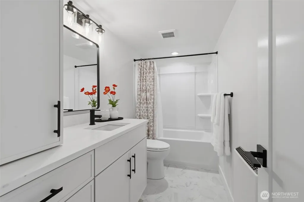 4257 W 33rd Ave W Seattle WA 98199