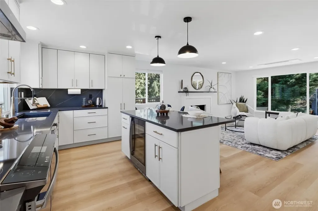 4257 W 33rd Ave W Seattle WA 98199