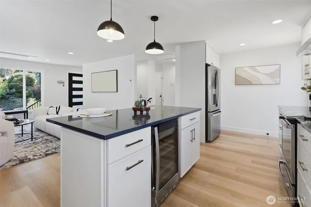 4257 W 33rd Ave W Seattle WA 98199