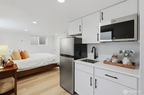 4257 W 33rd Ave W Seattle WA 98199