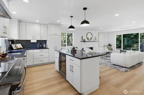 4257 W 33rd Ave W Seattle WA 98199