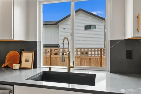 4257 W 33rd Ave W Seattle WA 98199