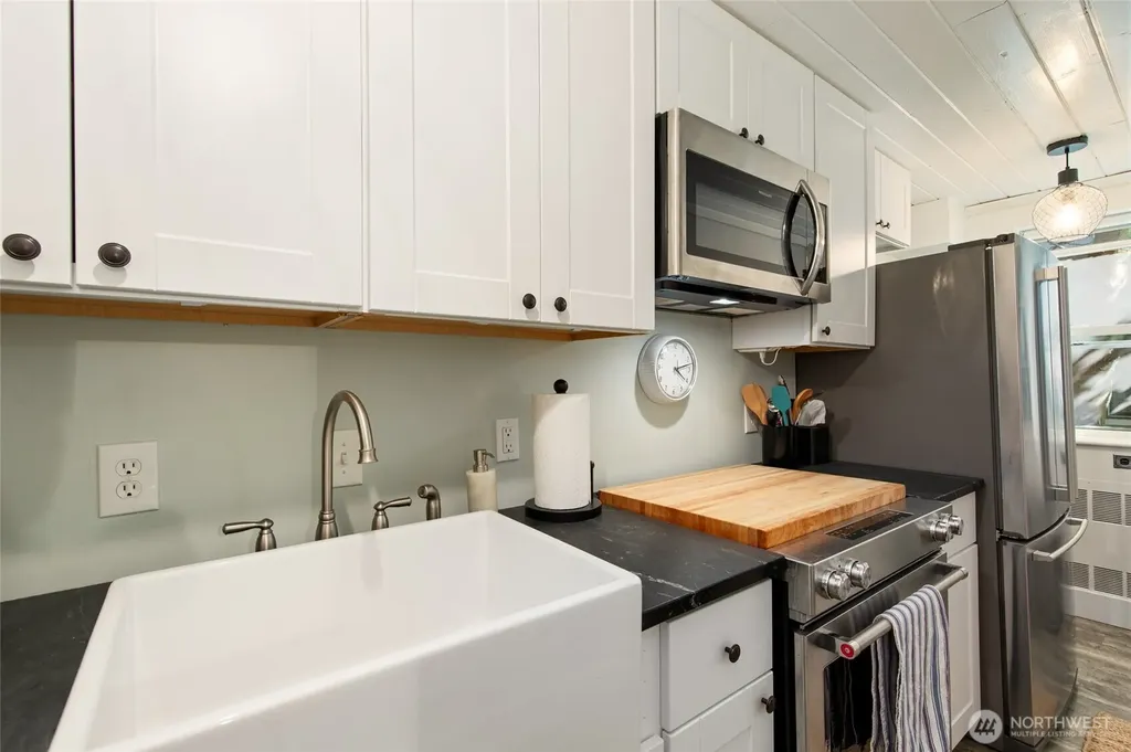 4725 15th Avenue NE Seattle WA 98105