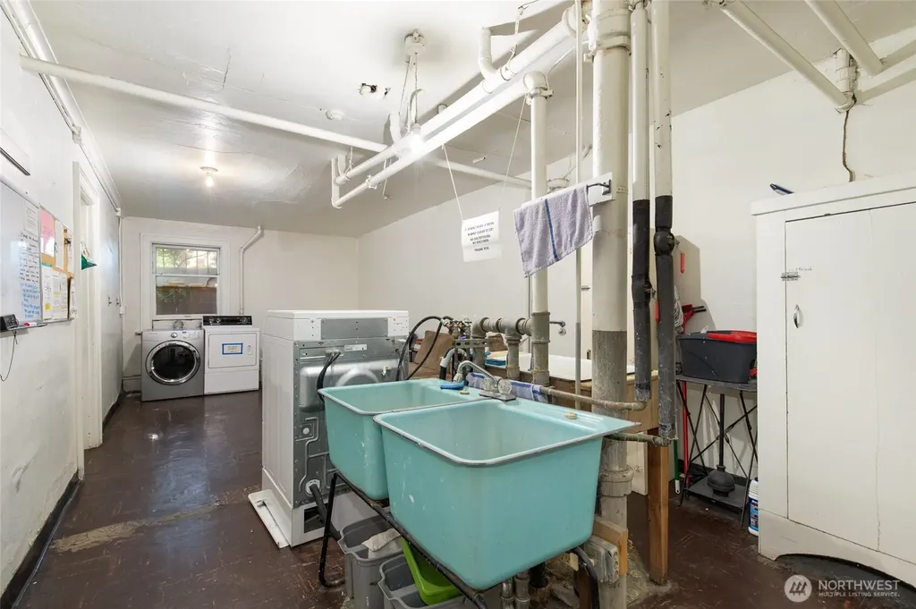 4725 15th Avenue NE Seattle WA 98105