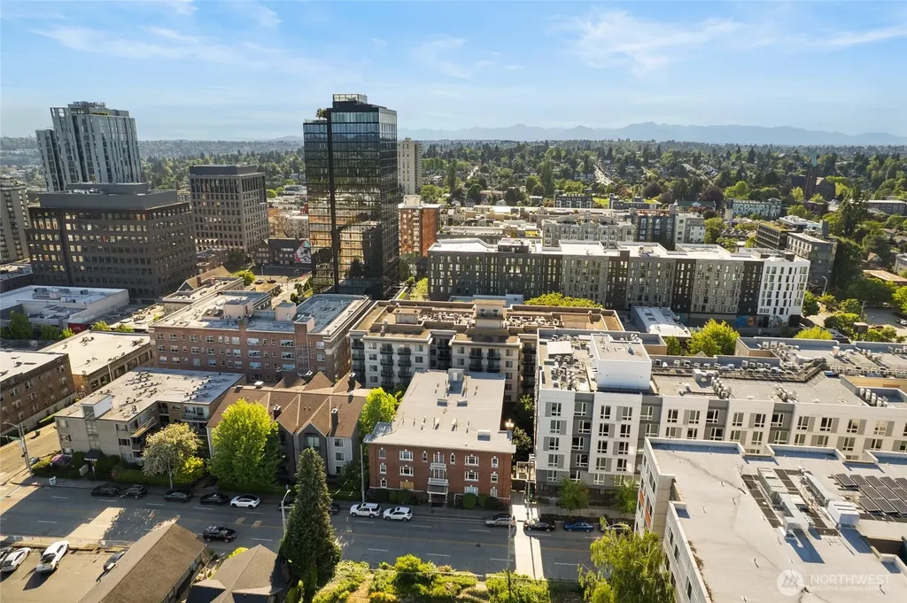 4725 15th Avenue NE Seattle WA 98105