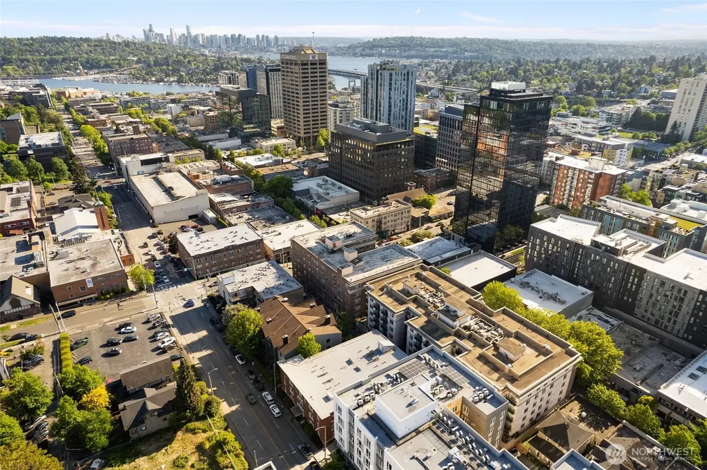 4725 15th Avenue NE Seattle WA 98105