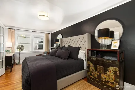 4725 15th Avenue NE Seattle WA 98105
