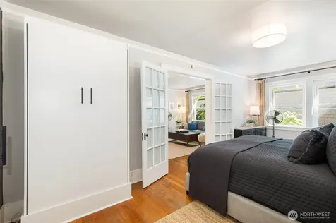 4725 15th Avenue NE Seattle WA 98105