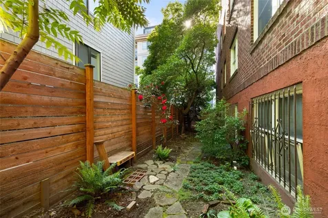 4725 15th Avenue NE Seattle WA 98105