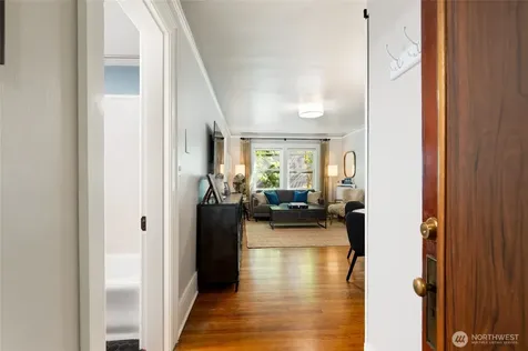 4725 15th Avenue NE Seattle WA 98105