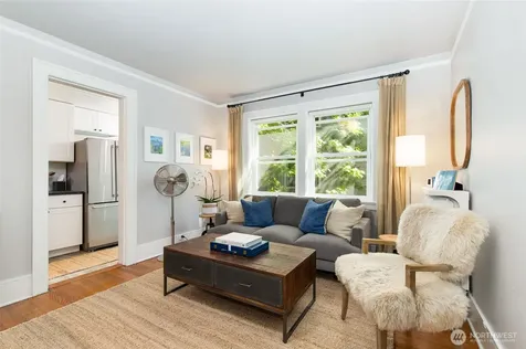 4725 15th Avenue NE Seattle WA 98105