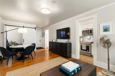 4725 15th Avenue NE Seattle WA 98105