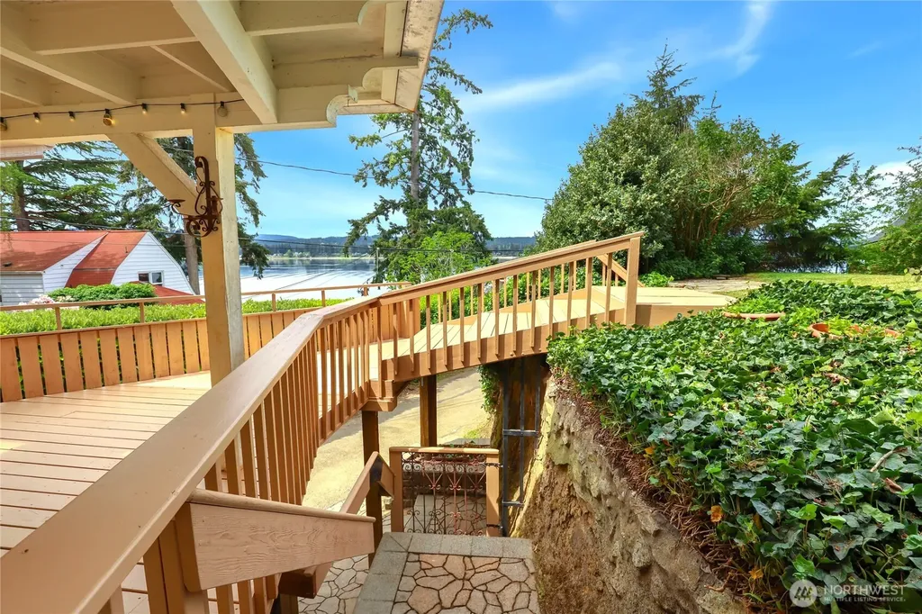 3542 Mathews Drive NW Bremerton WA 98312