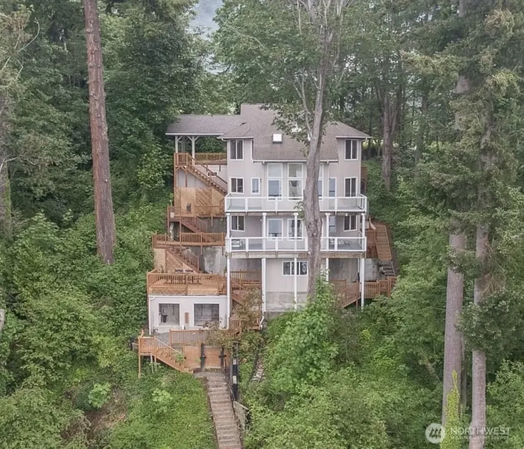 17455 Paige Lane SW Vashon WA 98070