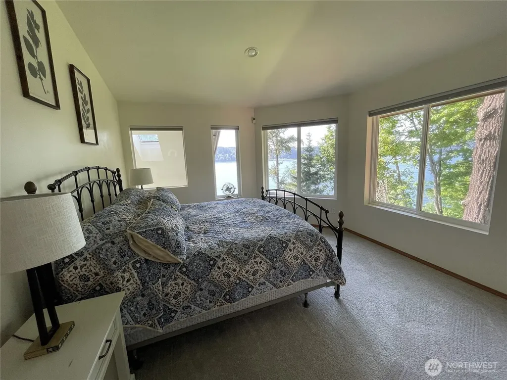 17455 Paige Lane SW Vashon WA 98070