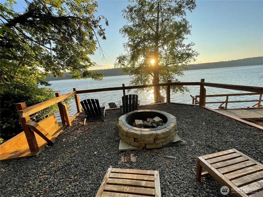 17455 Paige Lane SW Vashon WA 98070