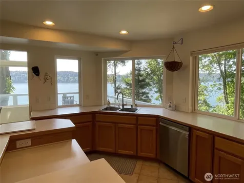 17455 Paige Lane SW Vashon WA 98070