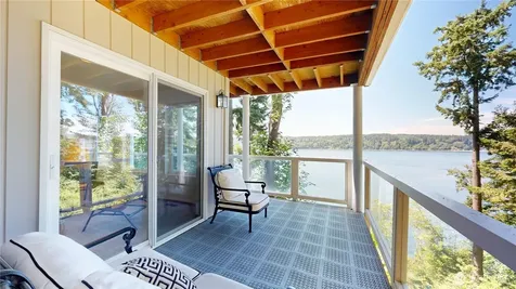 17455 Paige Lane SW Vashon WA 98070