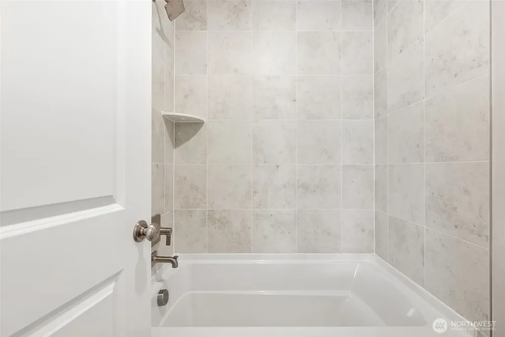 2031 NE Norseman Way Poulsbo WA 98370