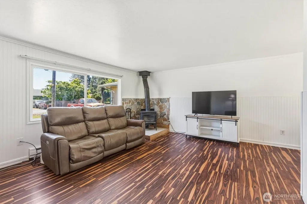 155 N Maple Street Kelso WA 98626