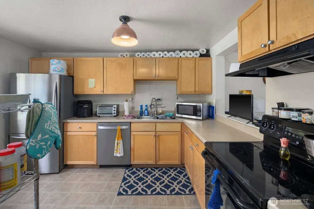23816 12th Place S Des Moines WA 98198