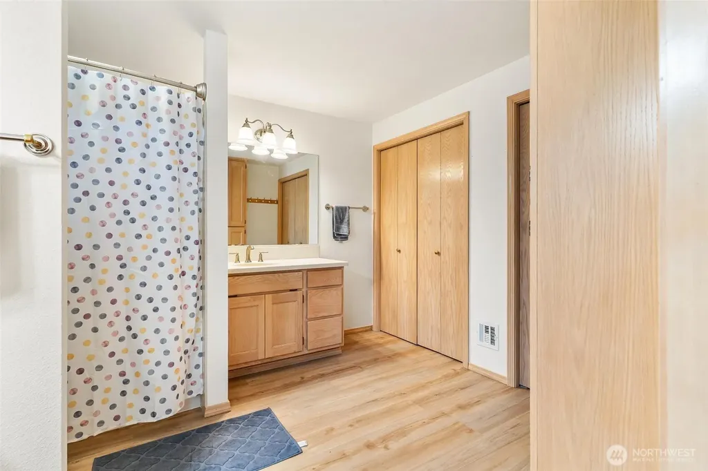 22934 SE 37th Street Sammamish WA 98075