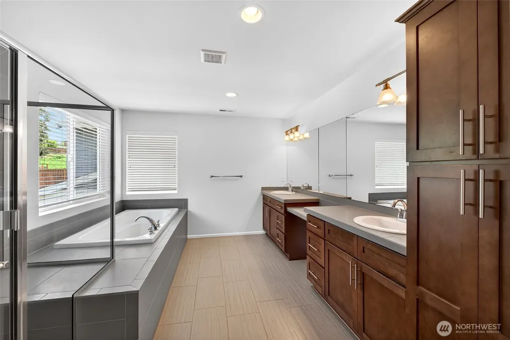 4932 S 322nd Street Auburn WA 98001