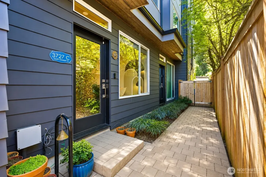 3727 S Dawson Street Seattle WA 98118