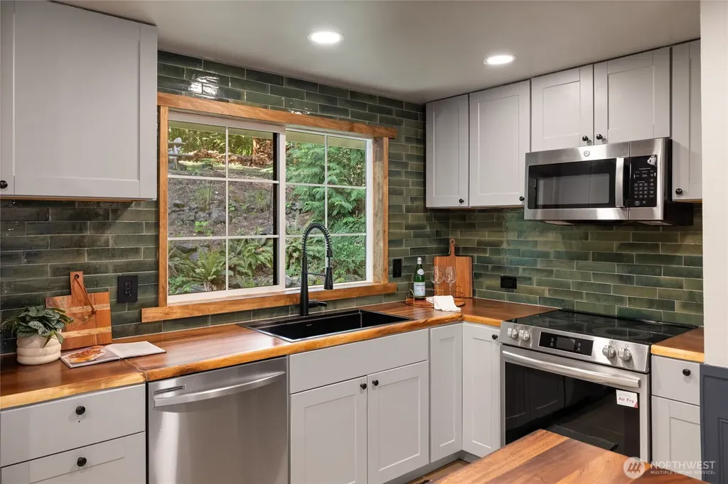 7605 Artondale Drive NW Gig Harbor WA 98335