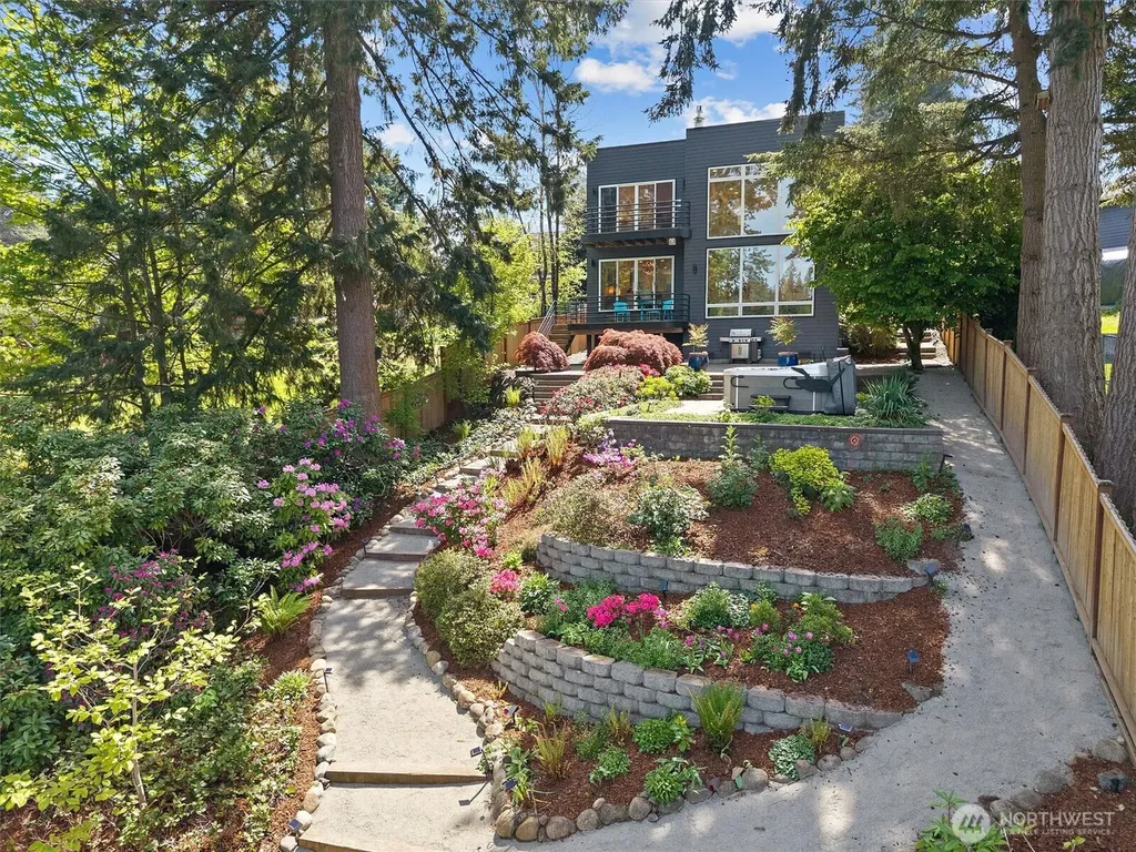 16114 SE Lake Holm Road Auburn WA 98092