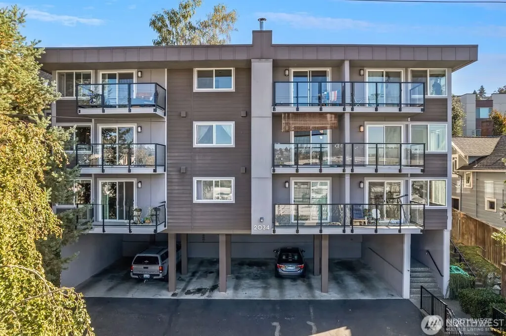 2034 14th Avenue W Seattle WA 98119