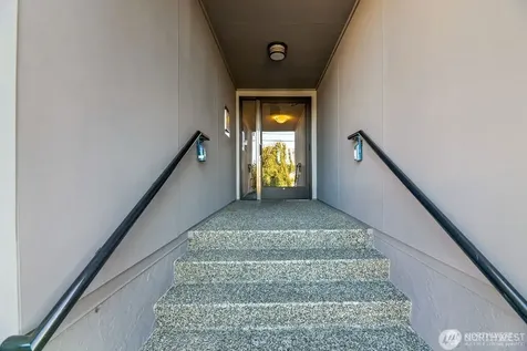 2034 14th Avenue W Seattle WA 98119