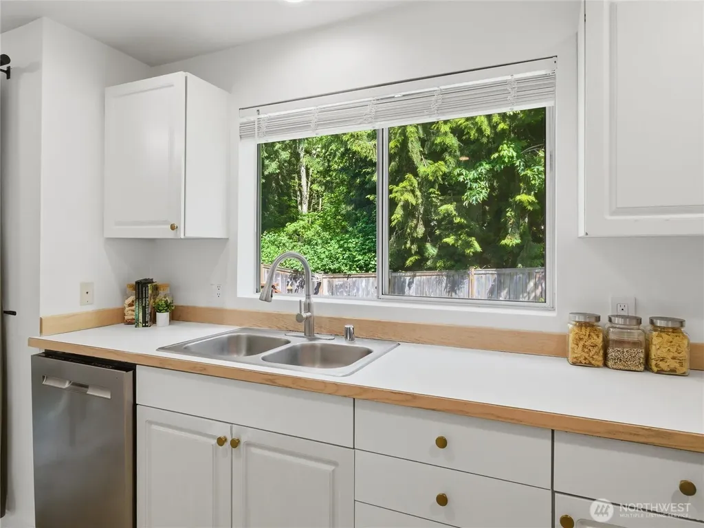 3803 Crystal Ridge Drive SE Puyallup WA 98372