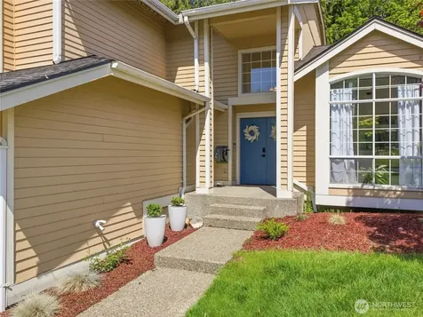 3803 Crystal Ridge Drive SE Puyallup WA 98372