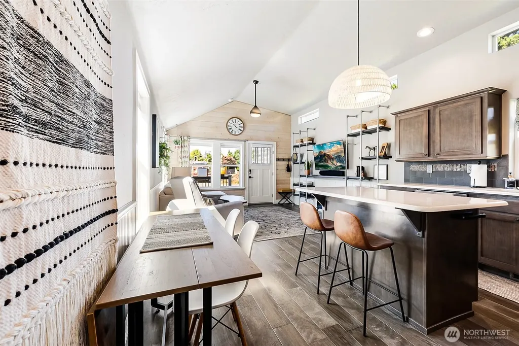 1210 32nd Street Seaview WA 98644