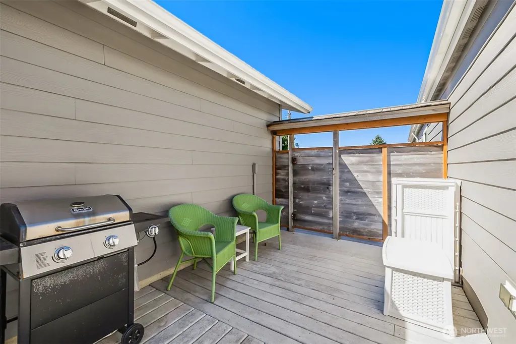 1210 32nd Street Seaview WA 98644
