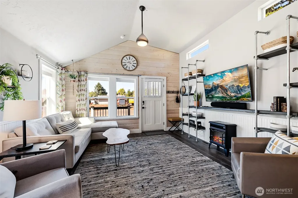 1210 32nd Street Seaview WA 98644
