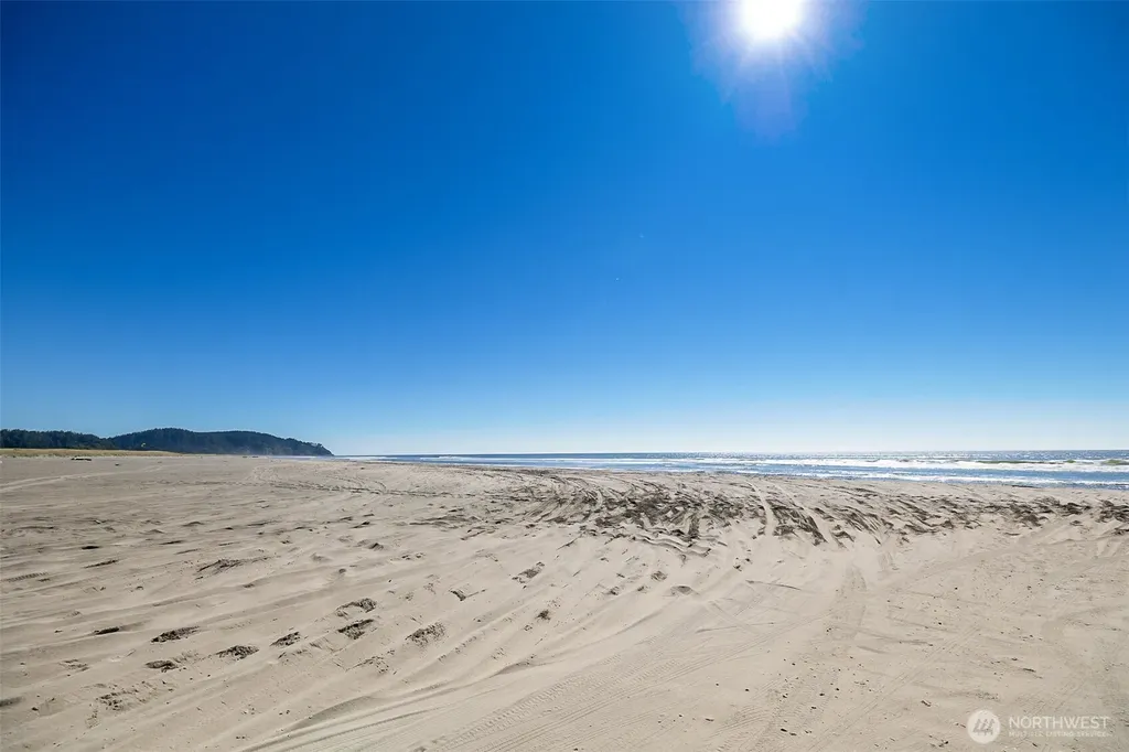 1210 32nd Street Seaview WA 98644
