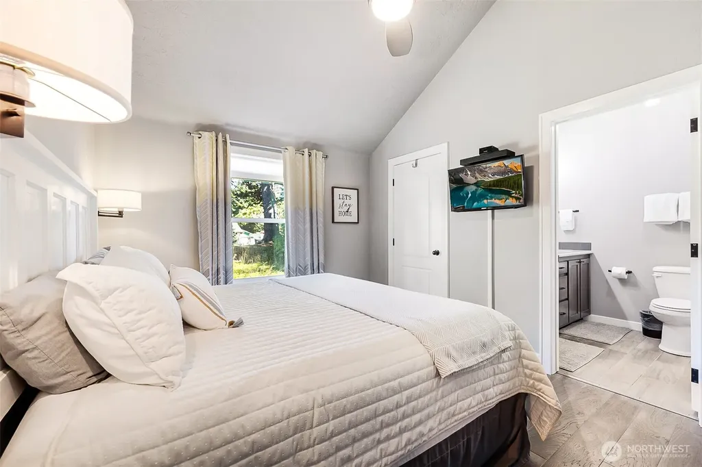 1210 32nd Street Seaview WA 98644