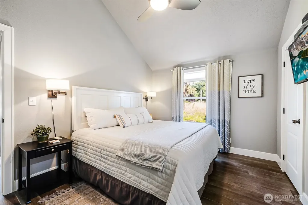 1210 32nd Street Seaview WA 98644