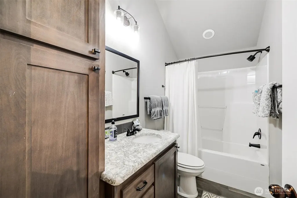 1210 32nd Street Seaview WA 98644