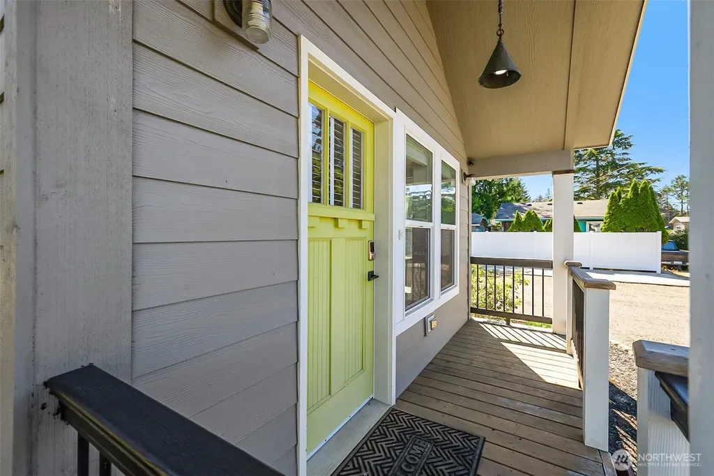 1210 32nd Street Seaview WA 98644