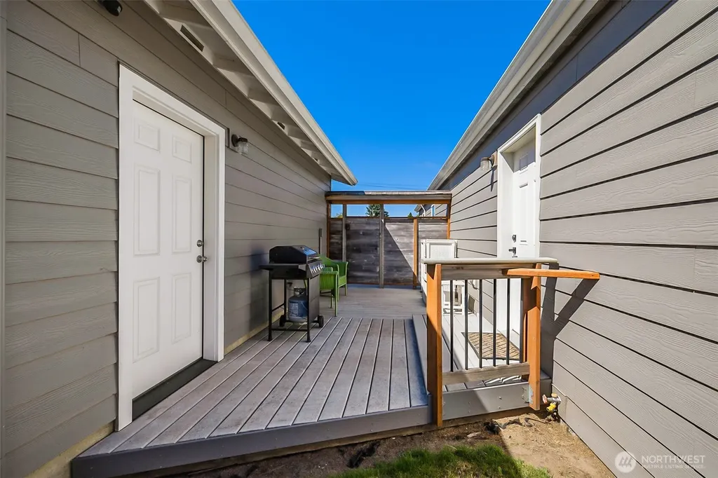 1210 32nd Street Seaview WA 98644
