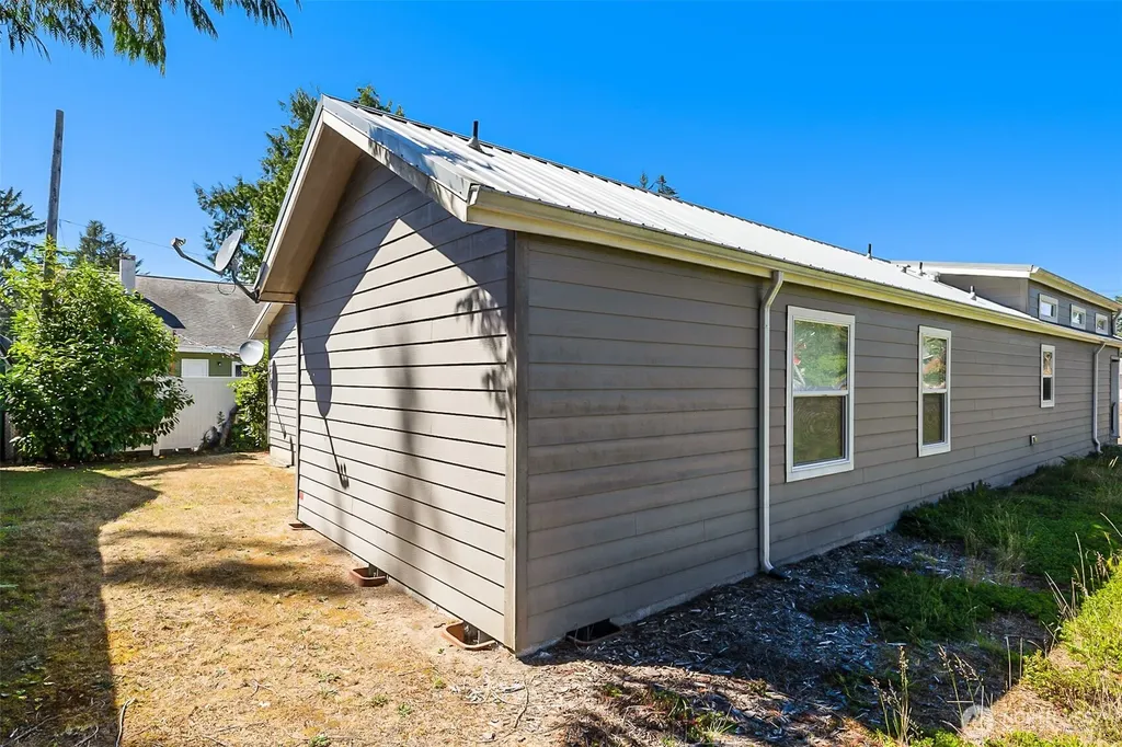 1210 32nd Street Seaview WA 98644