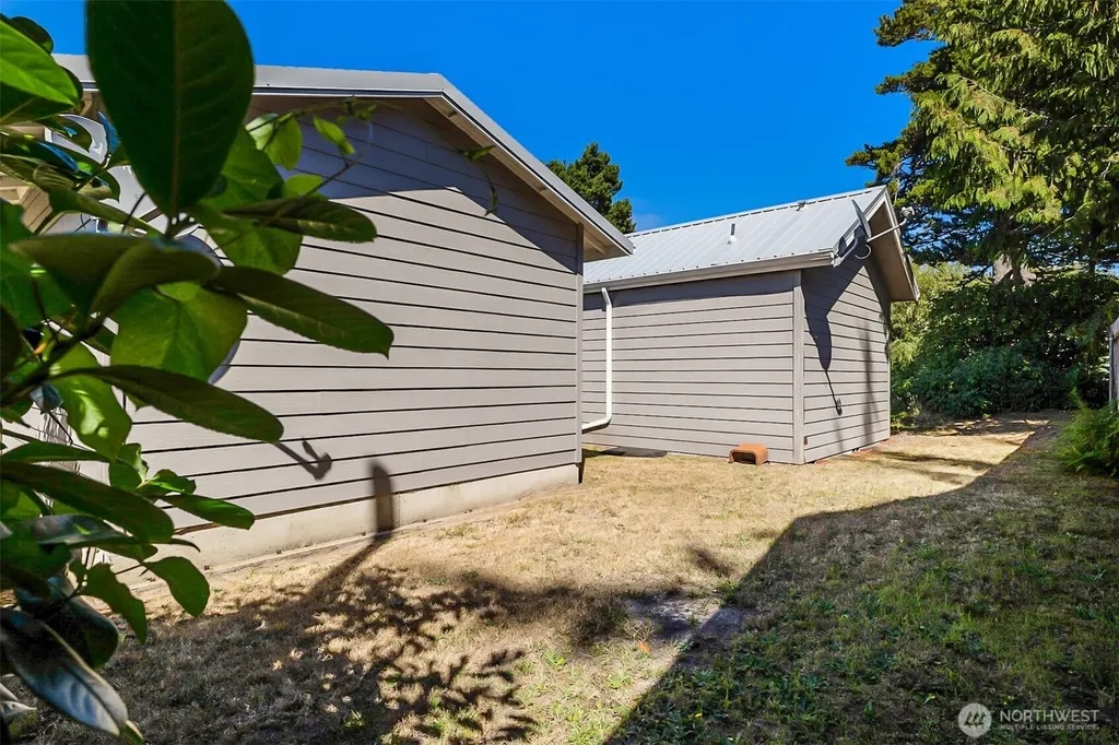 1210 32nd Street Seaview WA 98644