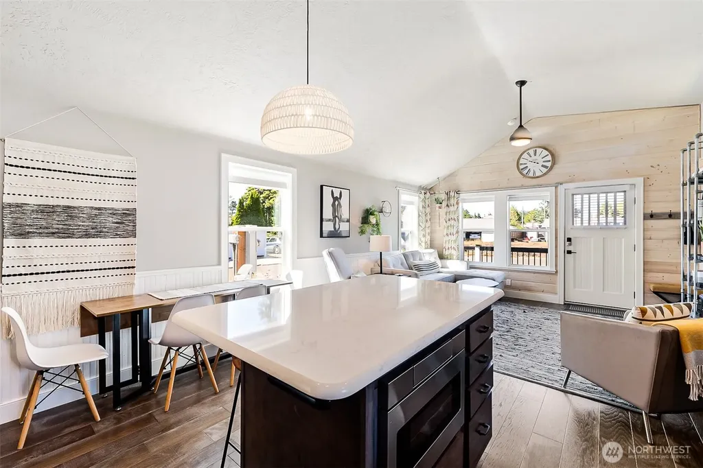1210 32nd Street Seaview WA 98644