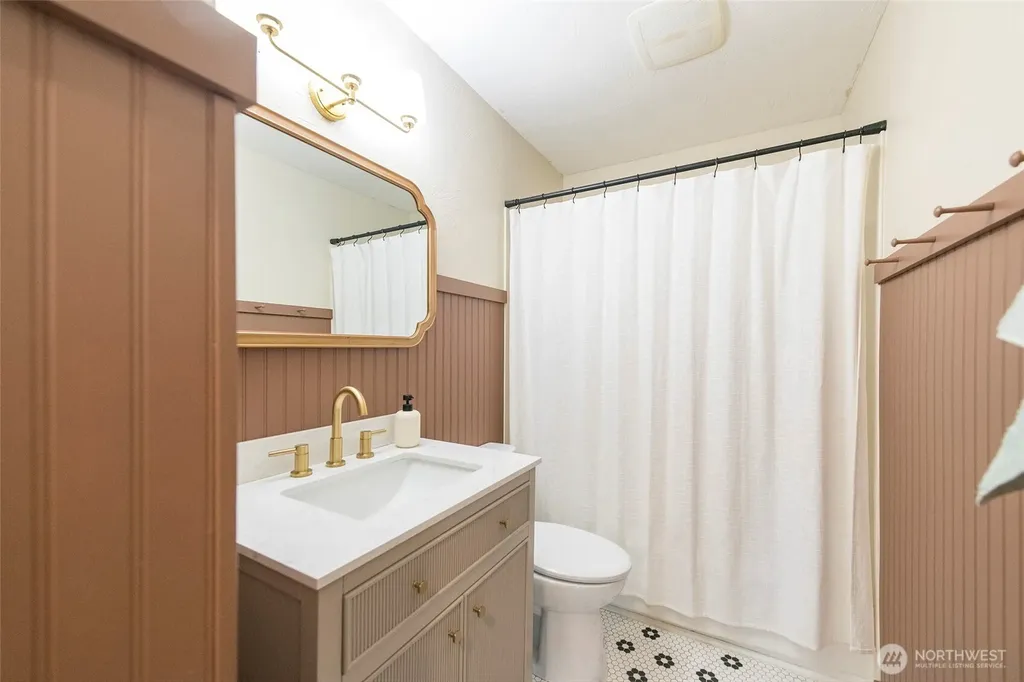 4823 66th Avenue W University Place WA 98467
