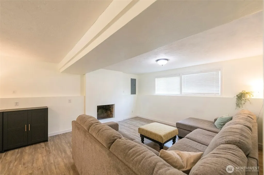 4823 66th Avenue W University Place WA 98467