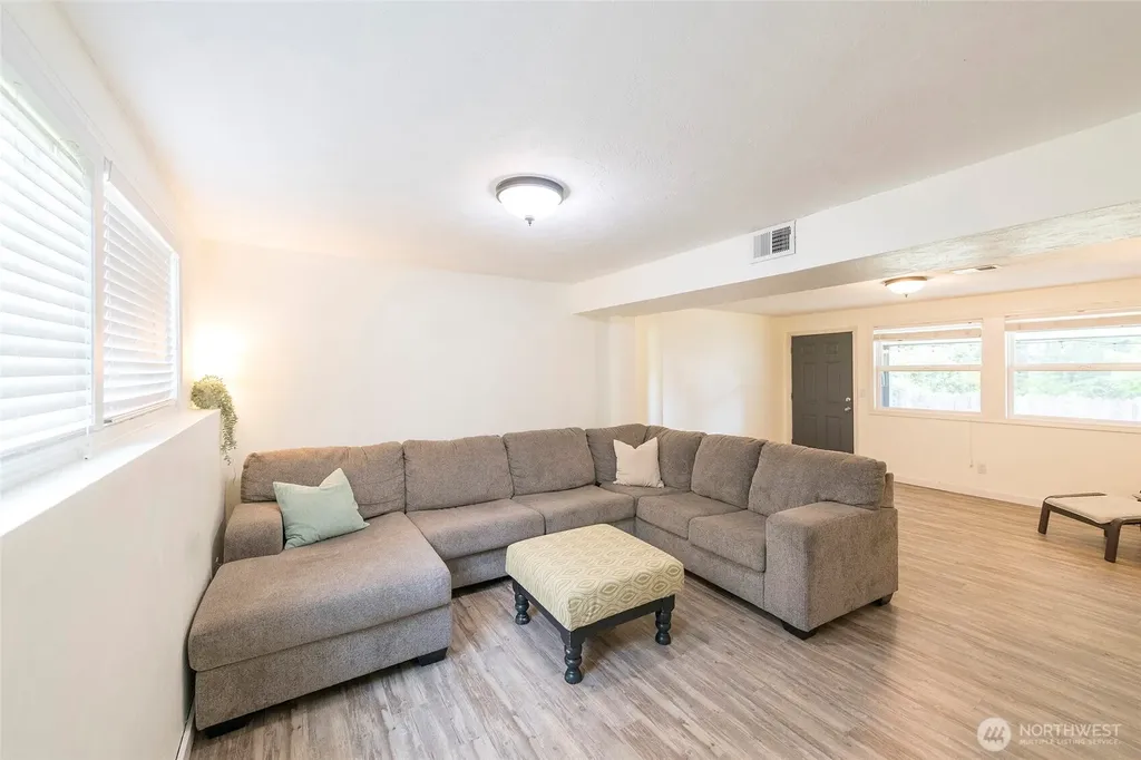4823 66th Avenue W University Place WA 98467