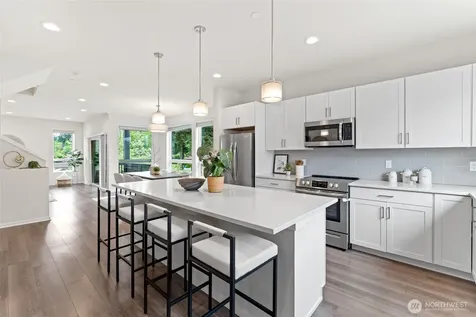 13628 Manor Way Lynnwood WA 98087